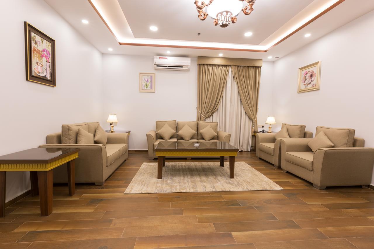 Luxury Hotel Apartments Tabuk Esterno foto
