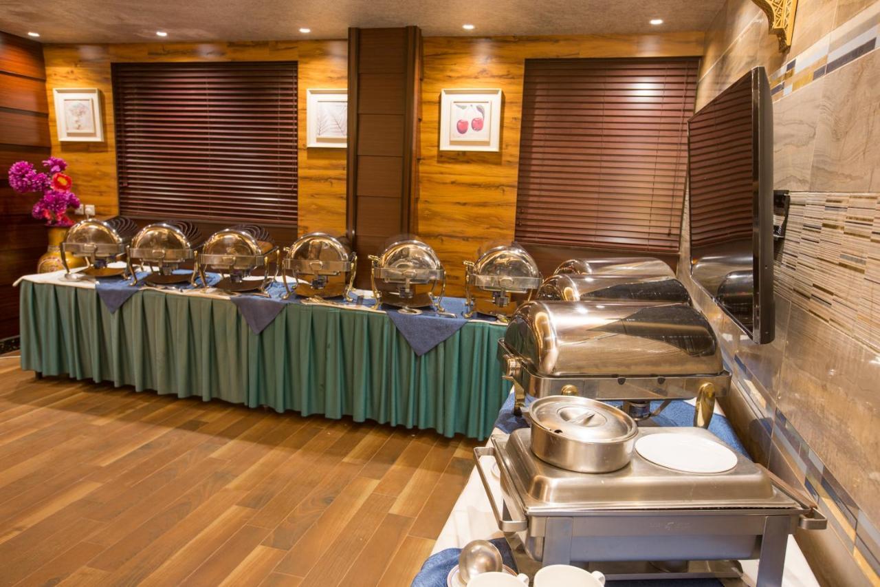Luxury Hotel Apartments Tabuk Esterno foto