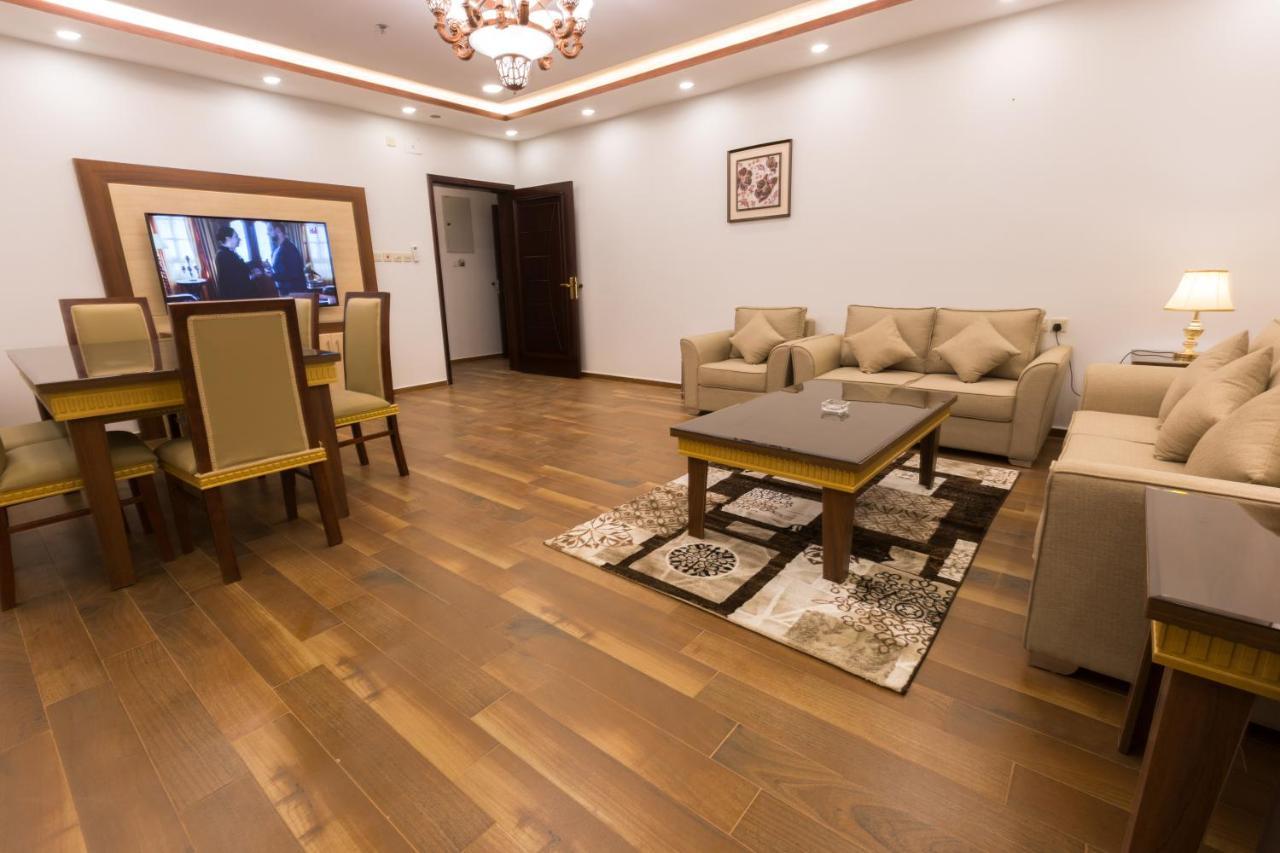 Luxury Hotel Apartments Tabuk Esterno foto