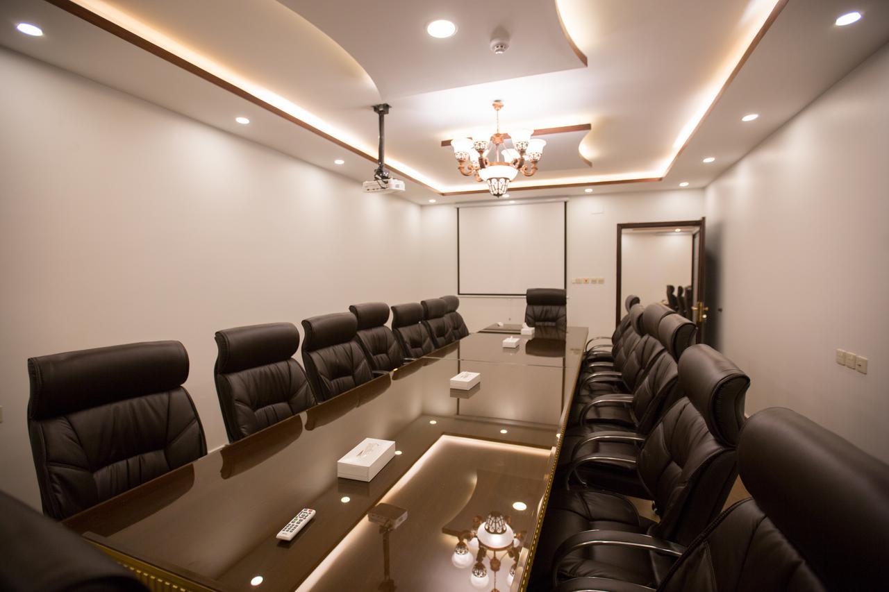 Luxury Hotel Apartments Tabuk Esterno foto