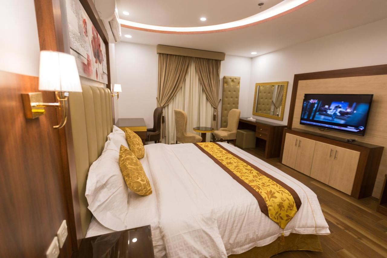 Luxury Hotel Apartments Tabuk Esterno foto