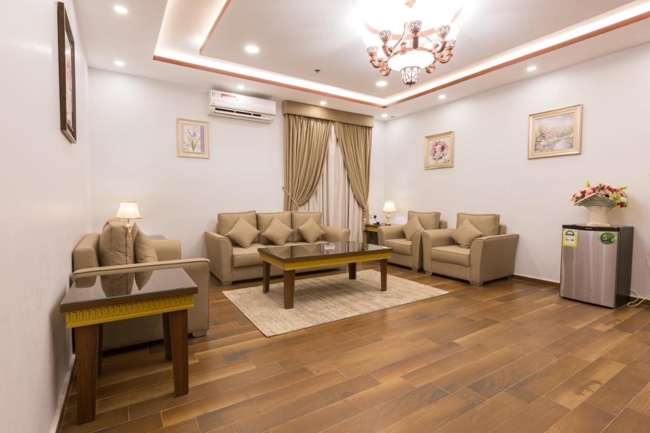 Luxury Hotel Apartments Tabuk Esterno foto