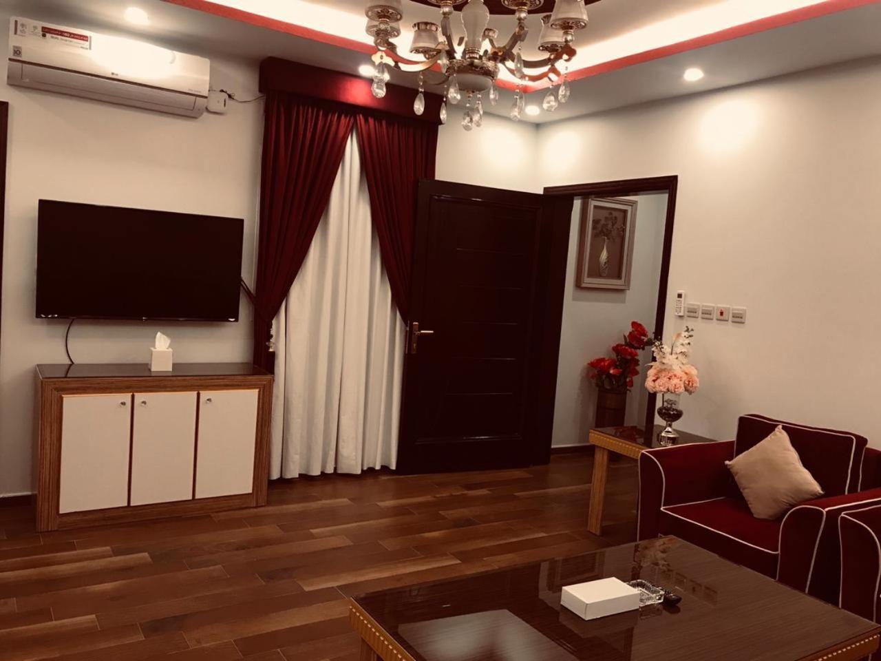 Luxury Hotel Apartments Tabuk Esterno foto