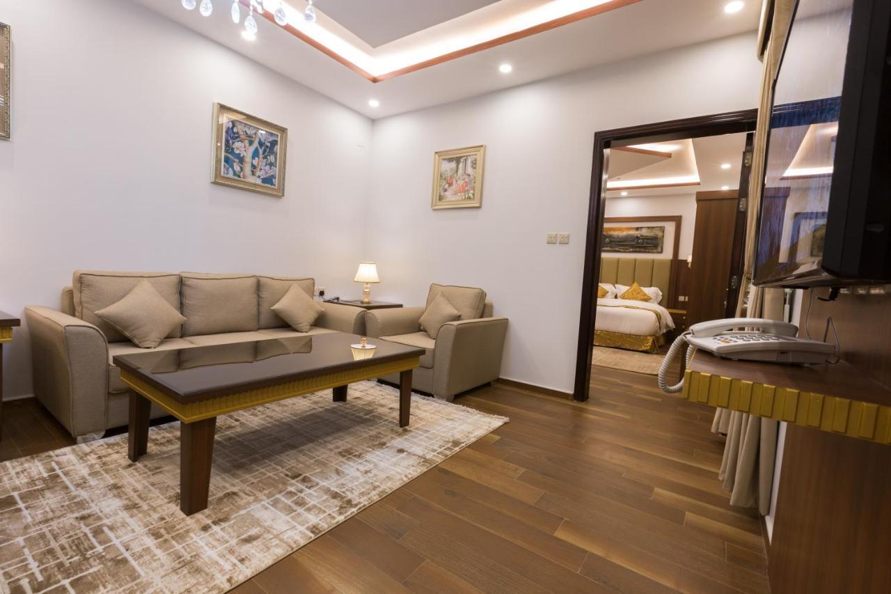 Luxury Hotel Apartments Tabuk Esterno foto