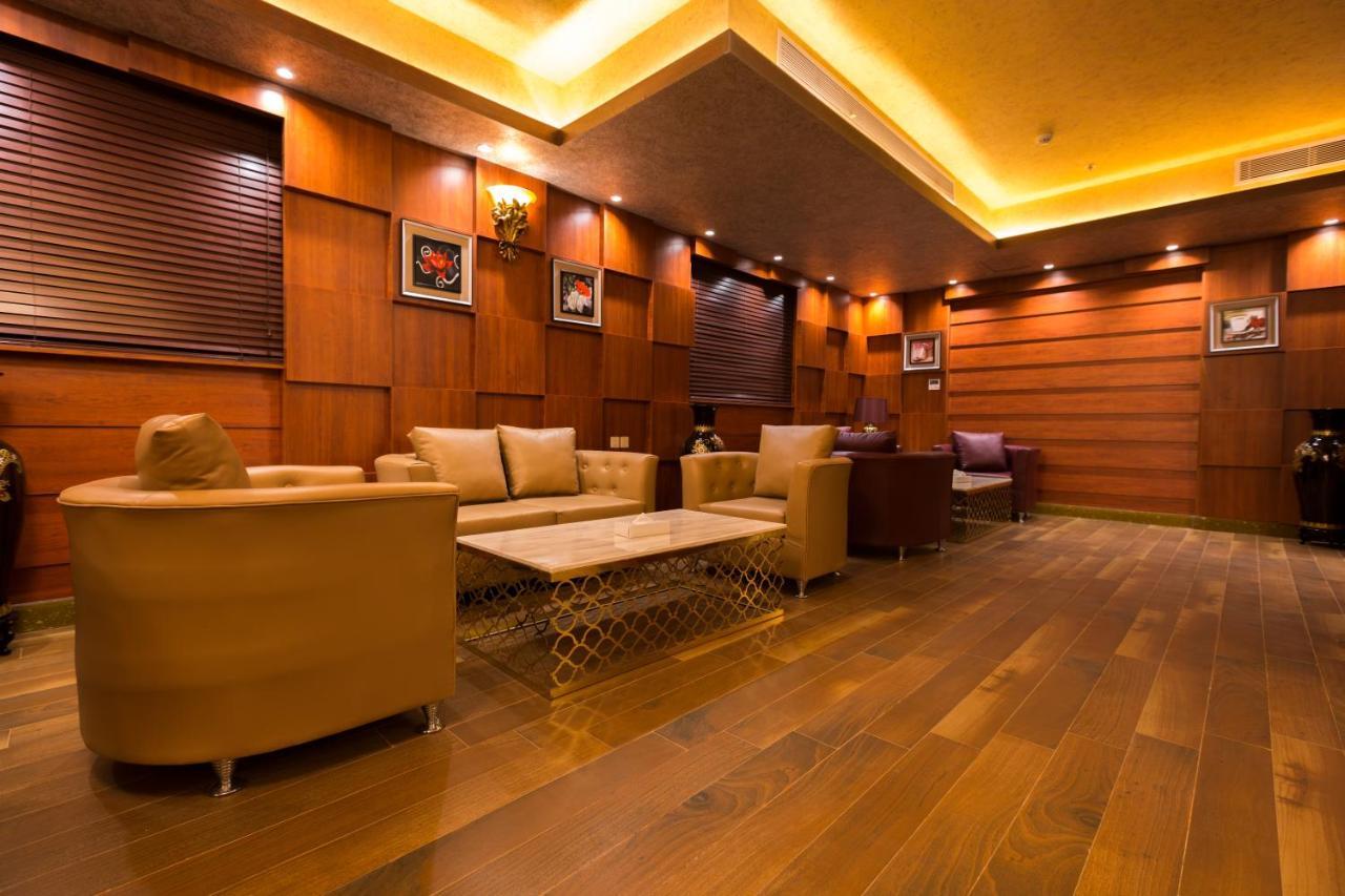Luxury Hotel Apartments Tabuk Esterno foto