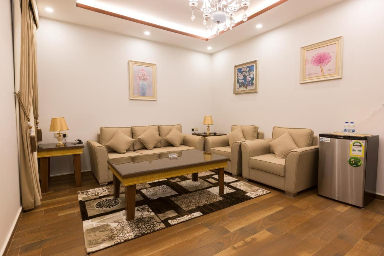 Luxury Hotel Apartments Tabuk Esterno foto